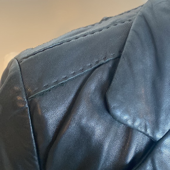 Italy Donna Karan Collection black lambskin leather blazer. - Picture 4 of 13